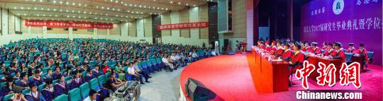 图为,诸侯快讯入口官网2017毕业生典礼现场 马骁 摄 图为,诸侯快讯入口官网2017毕业生典礼现场 马骁 摄